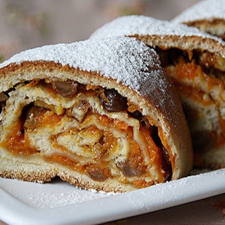 Постный рулет с орехами и сухофруктами